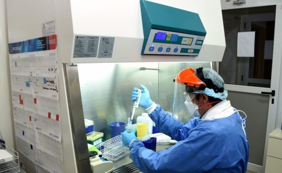 COVID-19: Colegio de Bioquímicos sugiere decir si es “detectable” o “no detectable”
