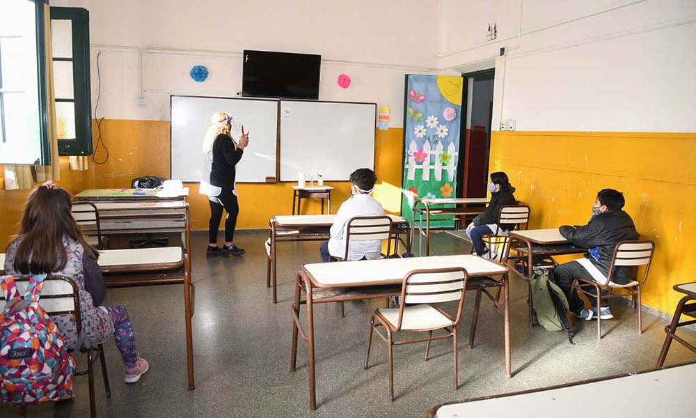 Hoy comienzan las clases en cuatro distritos del país