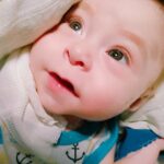 Su bebe sufre de una rara patología y necesita una operación urgente