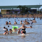 Intenso calor y playas colmadas en Posadas durante el finde XL