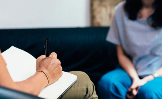 La escucha y la asistencia son claves en la prevención del suicidio