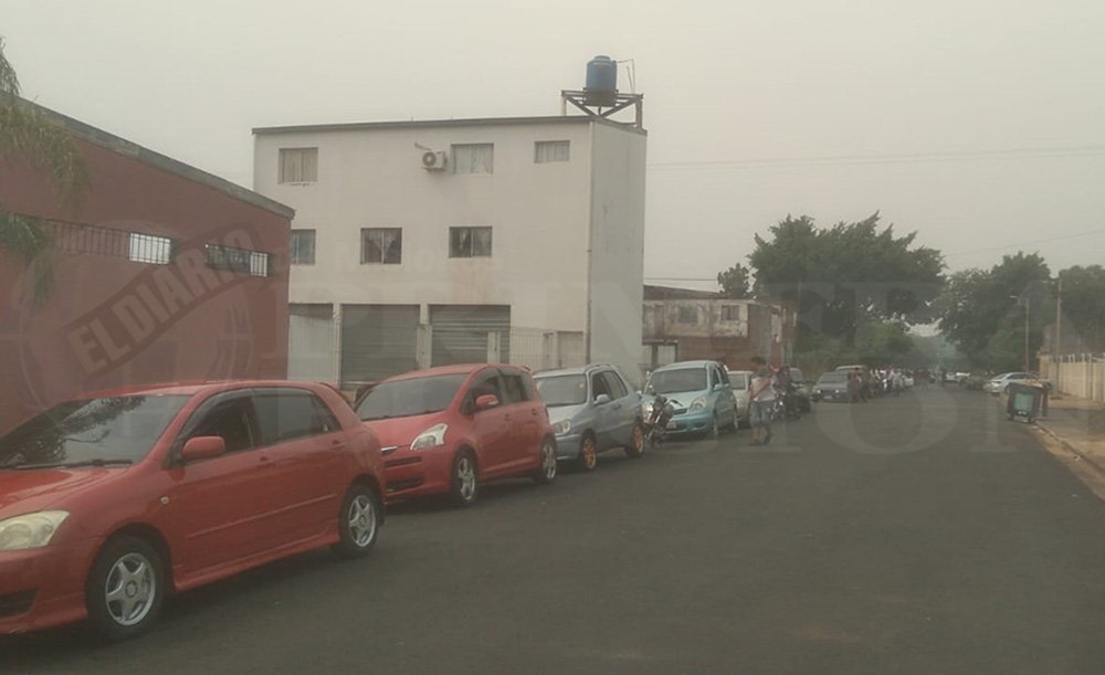 Filas en estación de servicio